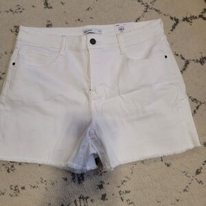 NWT Nine West white shorts - size 12